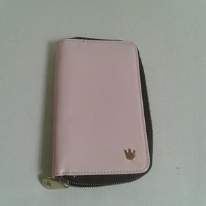 Crown smallzip around wallet